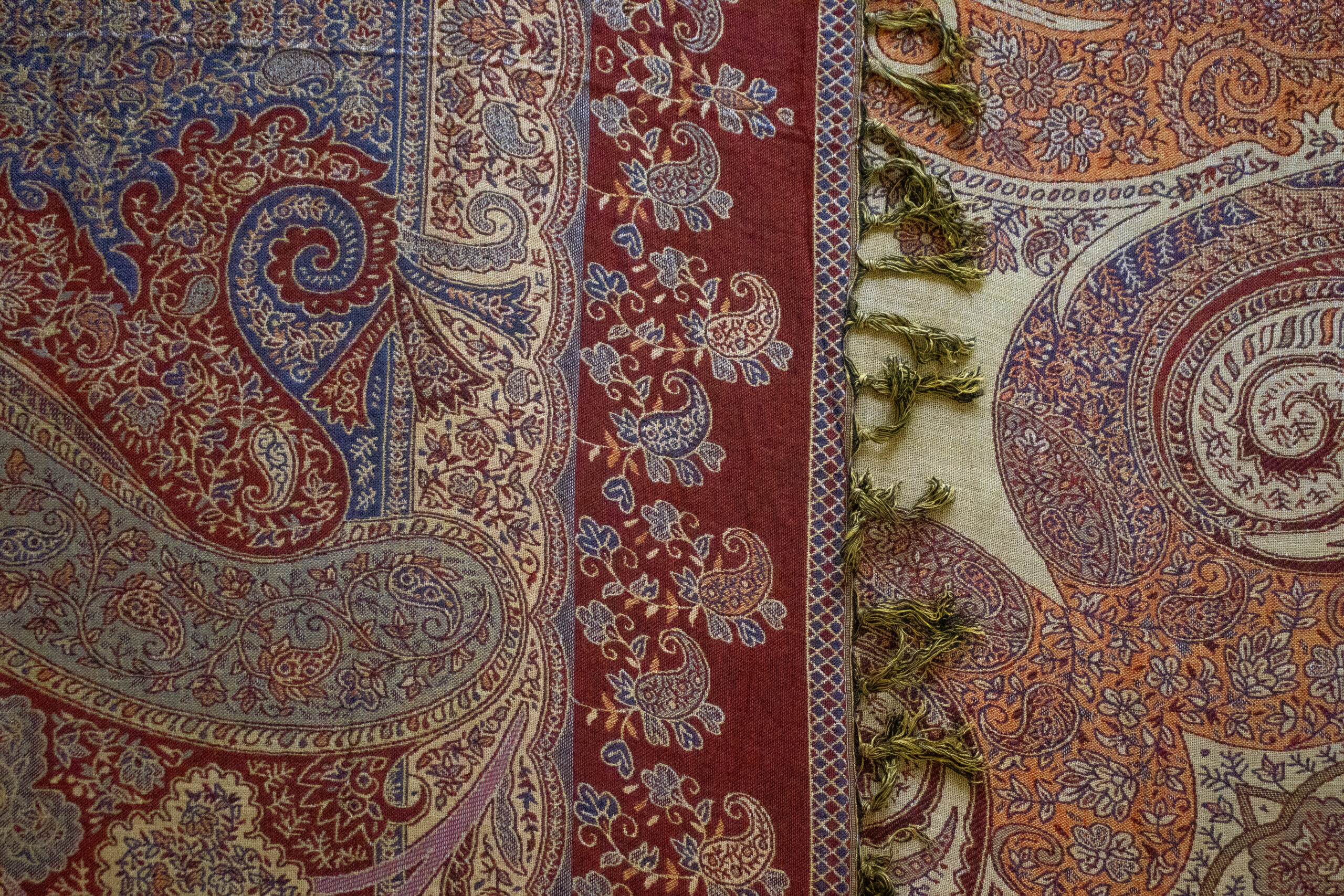 Colcha Vermelha e Carmesim