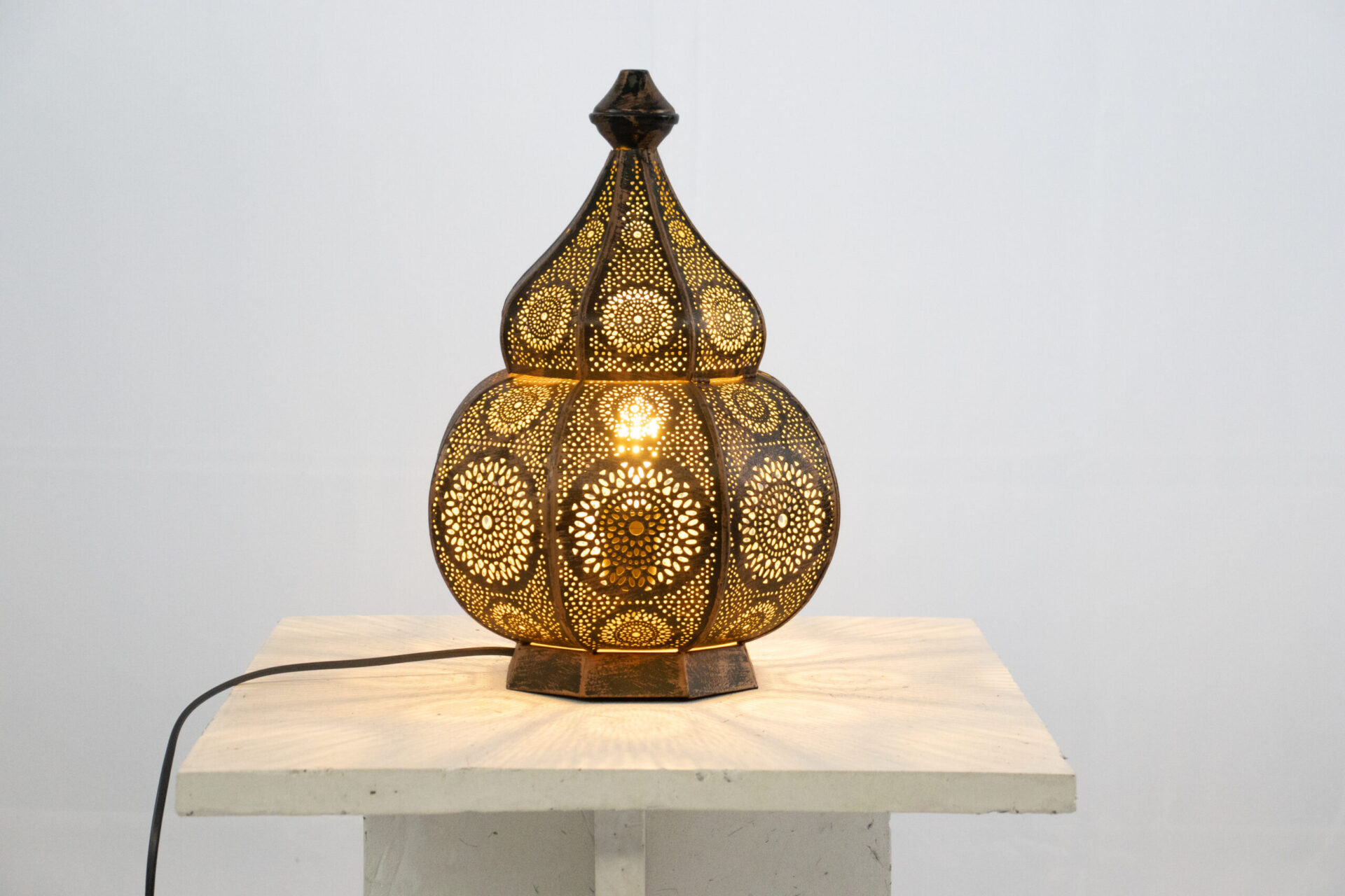 Abajur Rosé com Amarelo em Ferro 36 cm